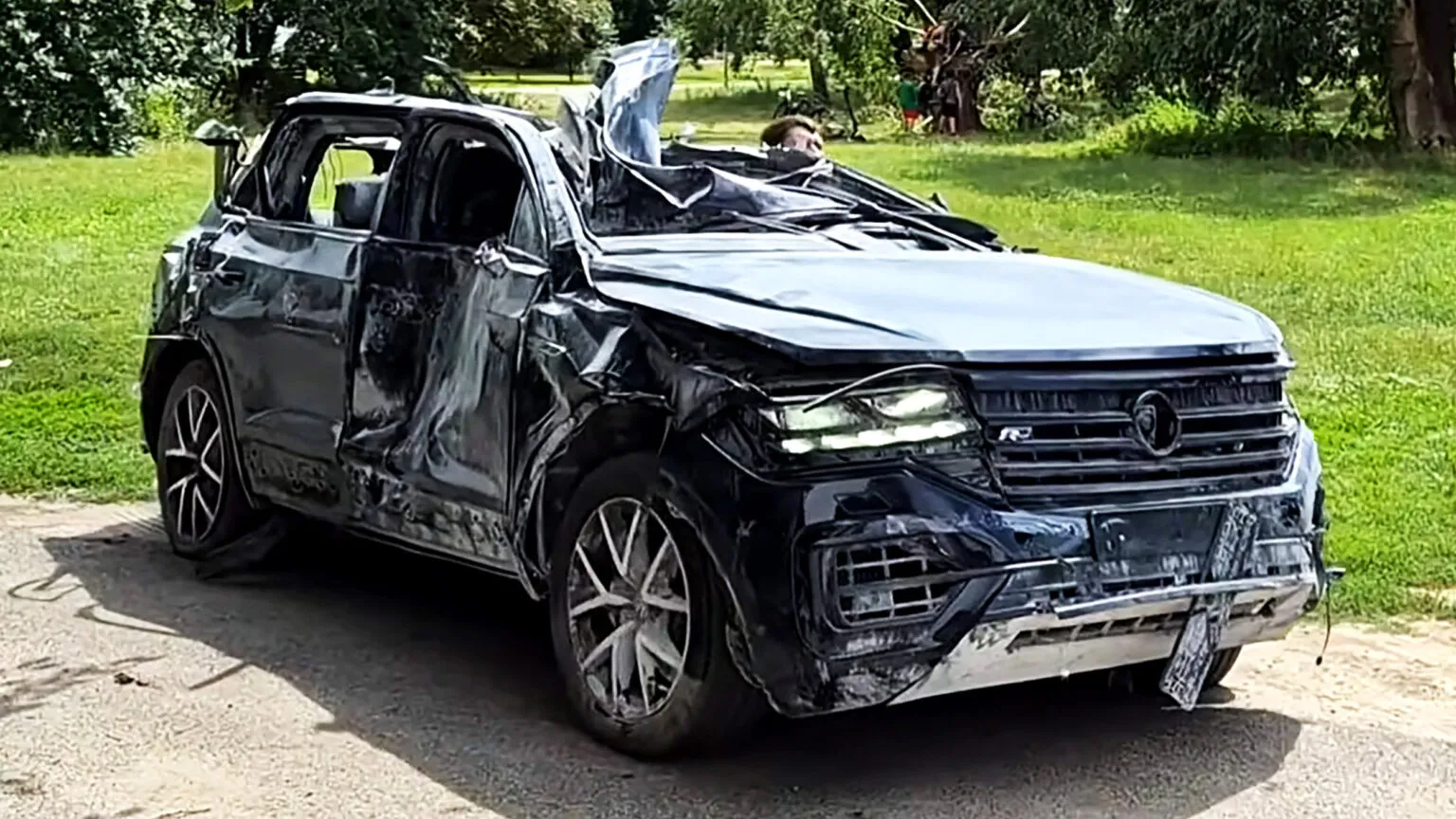 El indomable Volkswagen Touareg sobrevive a un misil